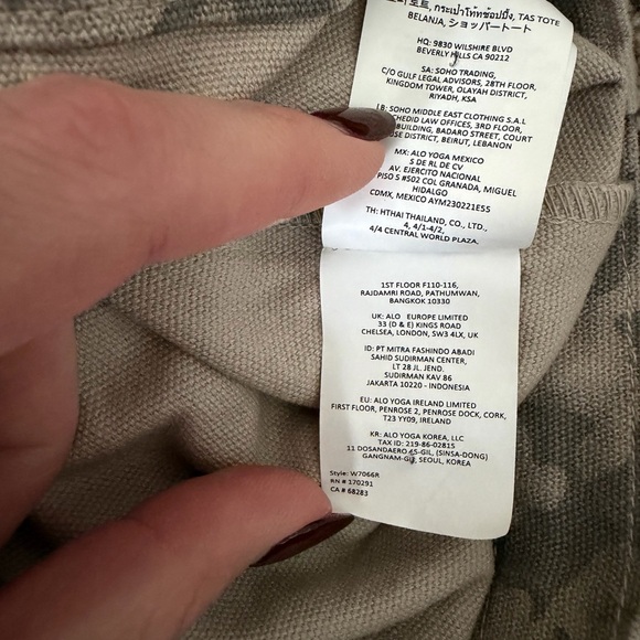 Alo Yoga® Iconic Shopper Tote Bag RARE Hard To Find Excellent Condition Archived - Picture 5 of 5